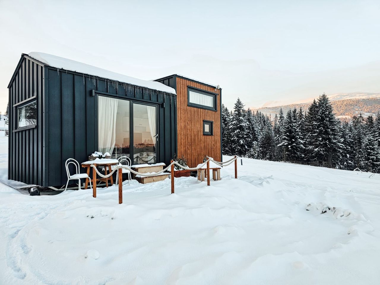 Tomas-modellen fra Tiny House Norge i vinterlandskap
